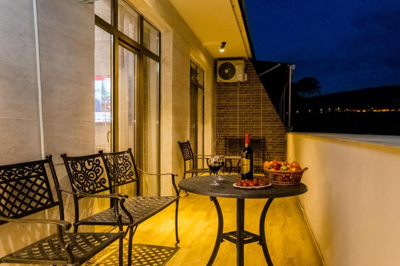 Central Comfort Place L Tbilisi ภายนอก รูปภาพ