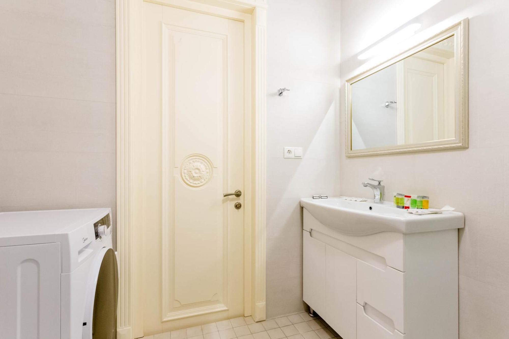 Central Comfort Place L Tbilisi ภายนอก รูปภาพ